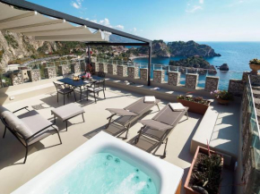 Sea view apartment in Taormina with bubble bath, Taormina